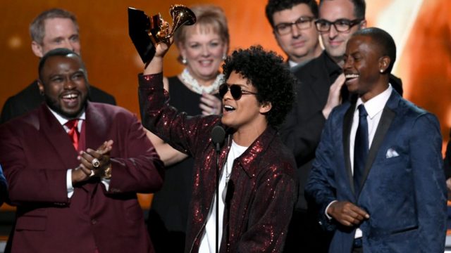 برونو مارس يفوز بنصيب الأسد وجاي زي محطم في حفل Grammy Awards