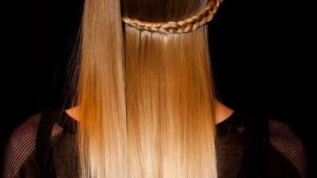 تسريحة شعر إنسيابية مع جديلة جانبية 2015