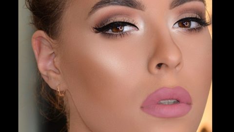 أي لاينر عيون القطة مع ظلال ترابية وبيضاء مضيئة للعيون الصغيرة من وائل فارس