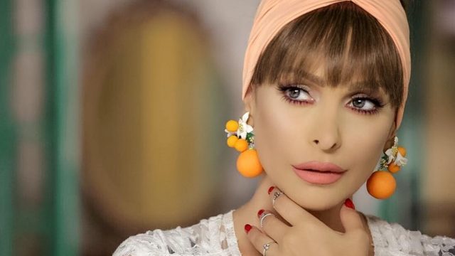امل حجازي بمكياج سيمون هاديء من سامر خزامي