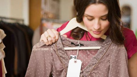 لماذا عليكِ غسيل ملابسكِ الجديدة قبل الارتداء ؟