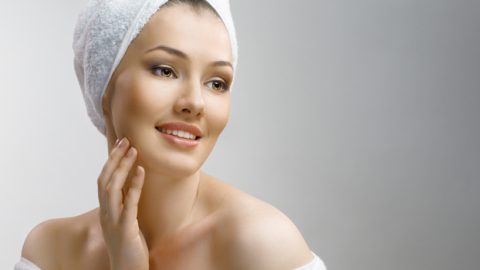 اختيار المحرر: مستحضرات جمالية تعتني ببشرتك نهارًا