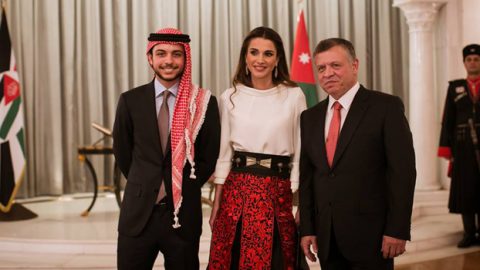الملكة رانيا تخطف الأنظار في عيد الاستقلال