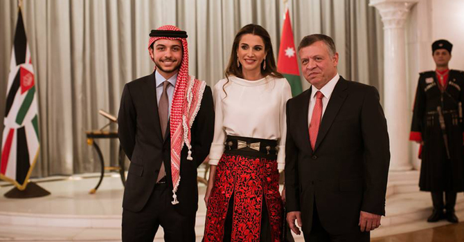 الملكة رانيا تخطف الأنظار في عيد الاستقلال