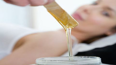 أشياء يجب أن تعرفيها قبل إزالة الشعر بالشمع