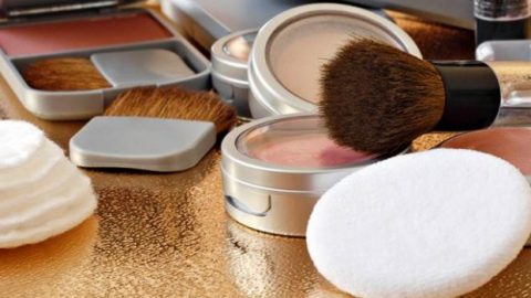 طرق مبتكرة لتدوم مستحضرات مكياجك بعد انتهاء صلاحيتها