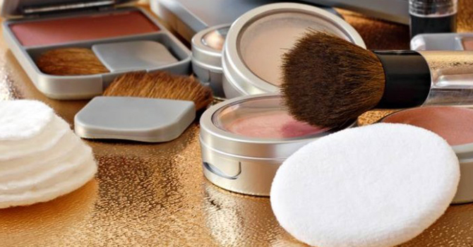 طرق مبتكرة لتدوم مستحضرات مكياجك بعد انتهاء صلاحيتها