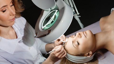 علاجات جمالية لا يجب اعتمادها في المنزل