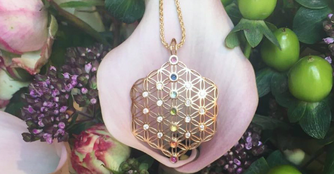 مجوهرات نور فارس 2017 بروعة زهرة الحياة