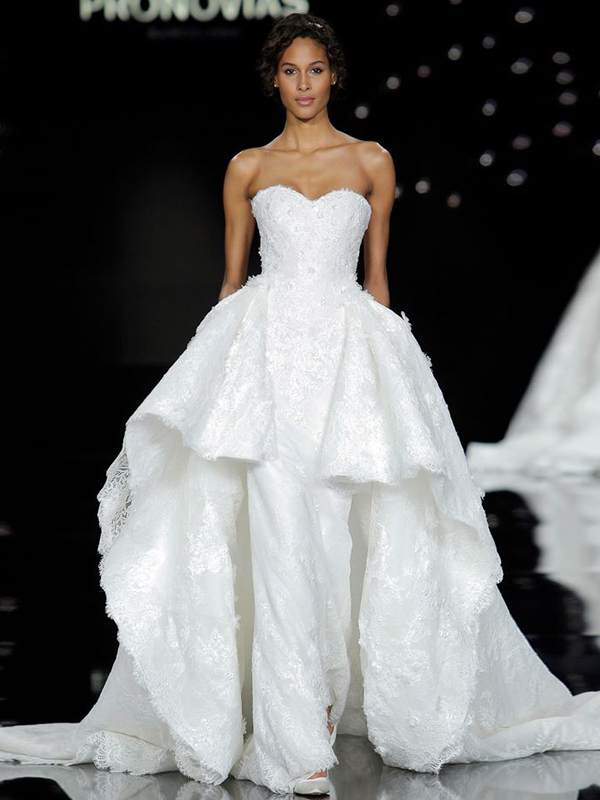 فستان زفاف منتفخ ذو قبة مستقيمة من برونوفياس ربيع 2017