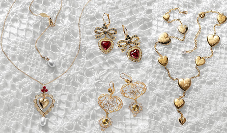 تألقي بمجوهرات دولتشي أند غابانا الذهبيه