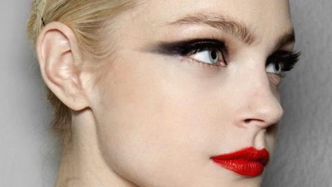 رسمة اي لاينر سميكة مع احمر شفاه احمر برتقالي 2016
