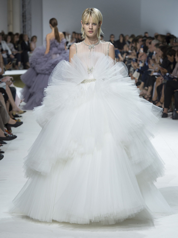 فستان زفاف تل منتفخ من Giambattista Valli هوت كوتور شتاء 2016