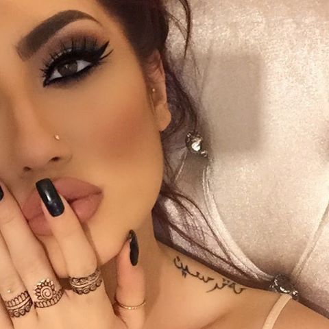 رسمة اي لاينر مجنحة مع ظلال دخانية وحمرة نيود 2016