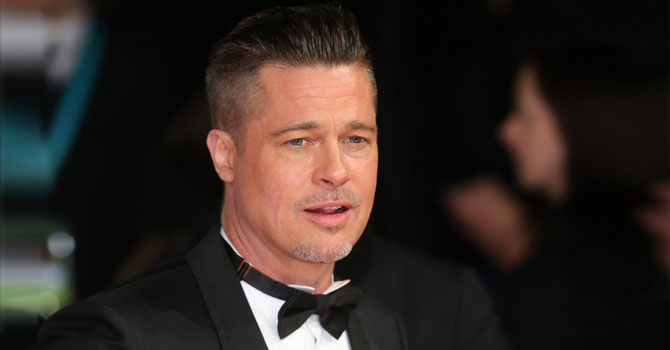 براد بيت يتلقى ضربة في وجهه بصحبة أنجلينا جولي