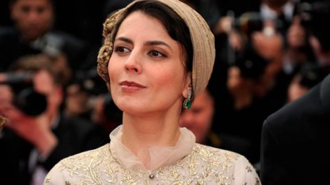 ليلى الحاتمي تثير الجدل بتقبيل مدير مهرجان كان