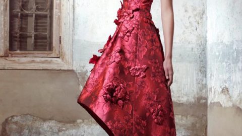 فستان فوشيا ذو مقدمة قصيرة من طارق سنو شتاء 2016