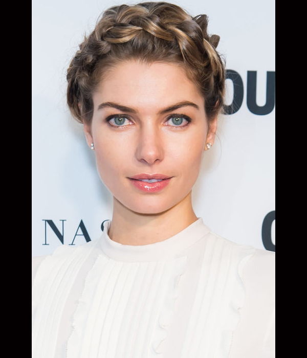 تسريحة تاج الجديلة من النجمة Jessica Hart