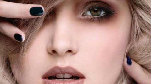 مكياج عيون ترابي مع أحمر شفاه بيج نيود 2015