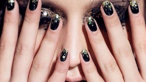 طلاء أظافر أسود مزين بترتر لامع
