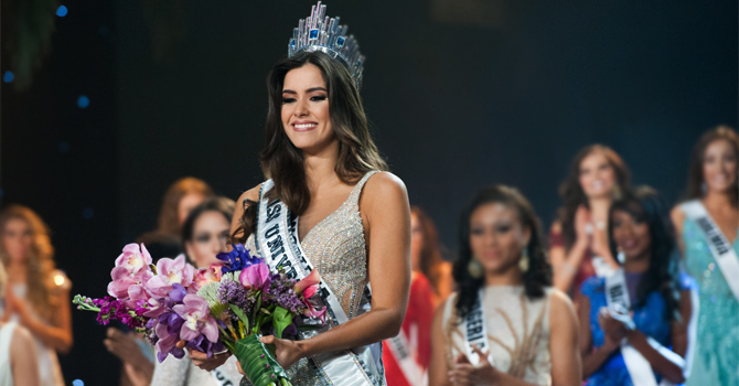 الكولومبية باولينا فيغا ملكة جمال الكون 2014