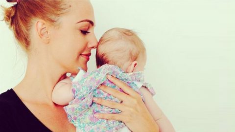 غياب مريم أورزلي يكشف وجه ابنتها للمرة الأولى