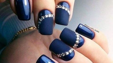 طلاء اظافر ازرق مزين بفصوص لامعة 2016