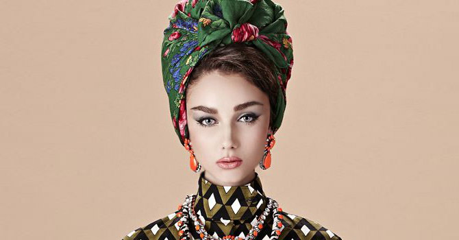 طريقة مميزة لأرتداء التوربان المطبوع بالربيع