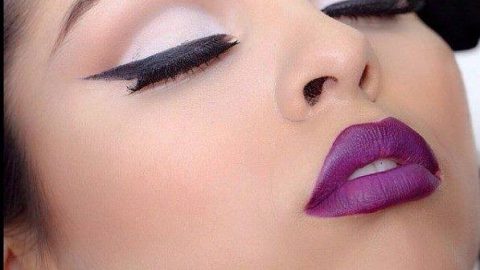 أي لاينر عيون القطة مع ظلال بيضاء وأحمر شفاه أرجواني ربيع 2015