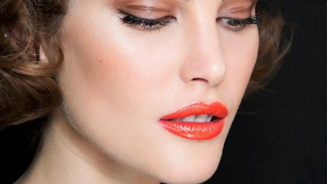 ظلال جفون كريمي مع احمر شفاه برتقالي صيف 2015
