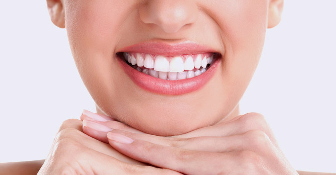 4 وسائل فعالة لتبييض الأسنان في المنزل