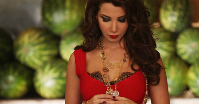 بنات نانسي عجرم تروج لألبومها الجديد