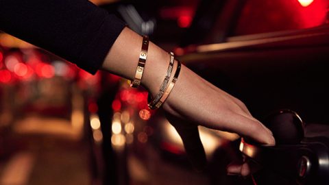 أساور كارتير الراقية خياركِ في سهرة عيد الحب