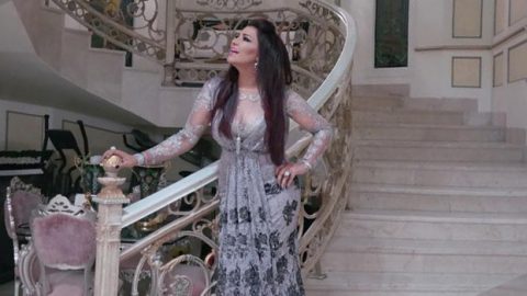 أحلام بين مديح جمالها وسخرية الجمهور