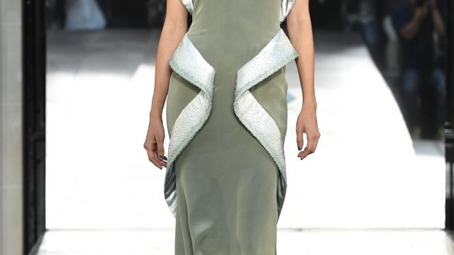 فستان أخضر زيتوني من Alexis Mabille هوت كوتور خريف 2016