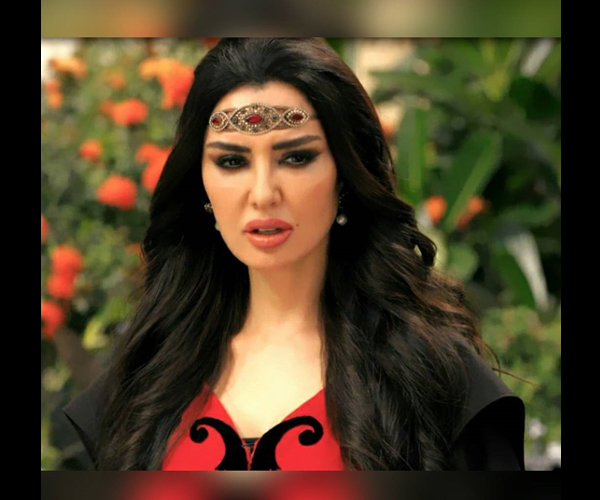 ميساء مغربي بإكسسوار جبهة مرصع بالأحجار والفصوص اللامعة رمضان 2016