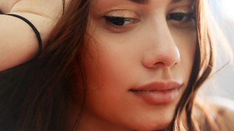 فرح دوكاي تقدم الحل النهائي للشفاه الداكنة