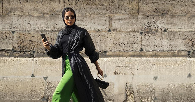 الفاشينيستا المحجبات يلتقون بأسبوع باريس