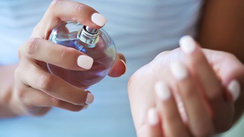 اكتشفي أماكن جديدة لتطبيق عطرك المفضل