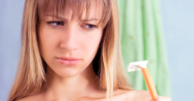 الطريقة الصحيحة لإزالة شعر المنطقة الحميمية بالشفرة