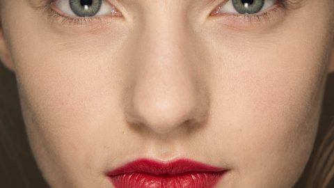 أحمر شفاه احمر زاهي 2016