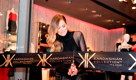 كلوي كاردشيان تفتتح مجموعتها الجديدة في دبي مول