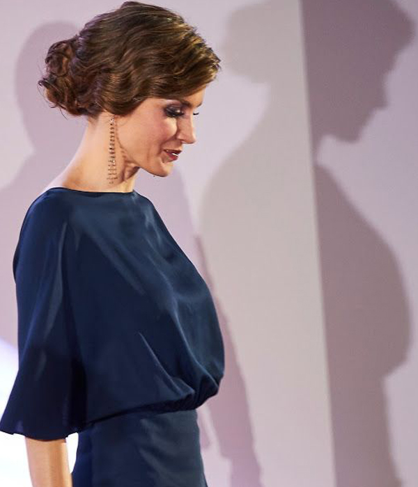 الأميرة letizia بتسريحة الكعكة المموجة