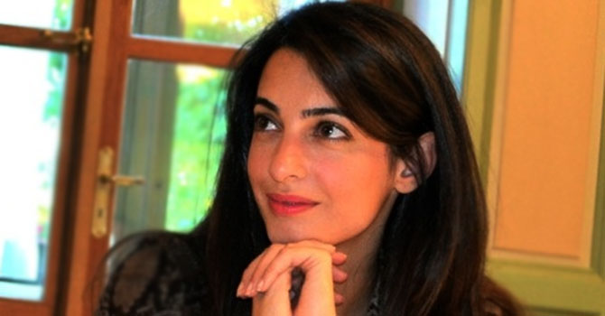 إطلالة أمل علم الدين في شوارع لندن