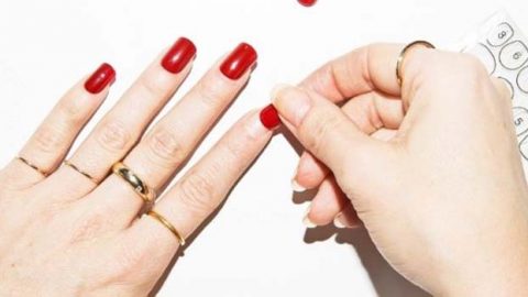 اكتشفي 7 عادات تدمر جمال أظافرك