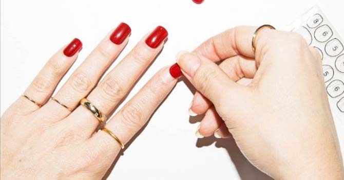 اكتشفي 7 عادات تدمر جمال أظافرك
