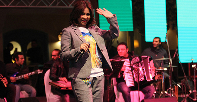 شيرين تصدم جمهورها بطلتها السيئة في مهرجان طابا هايتس