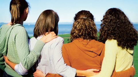 أسباب فشل علاقة الصداقة بين النساء