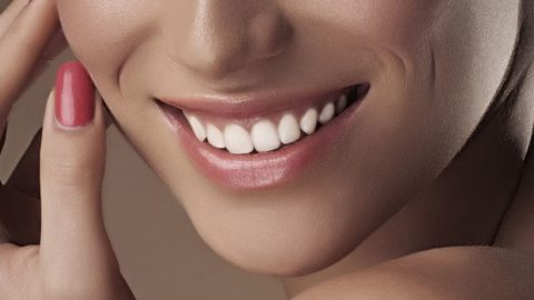 معلومات هامة يجب أن تعرفيها قبل تبييض الأسنان