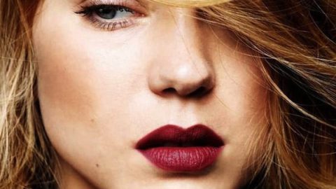 أحمر شفاه أحمر داكن 2015